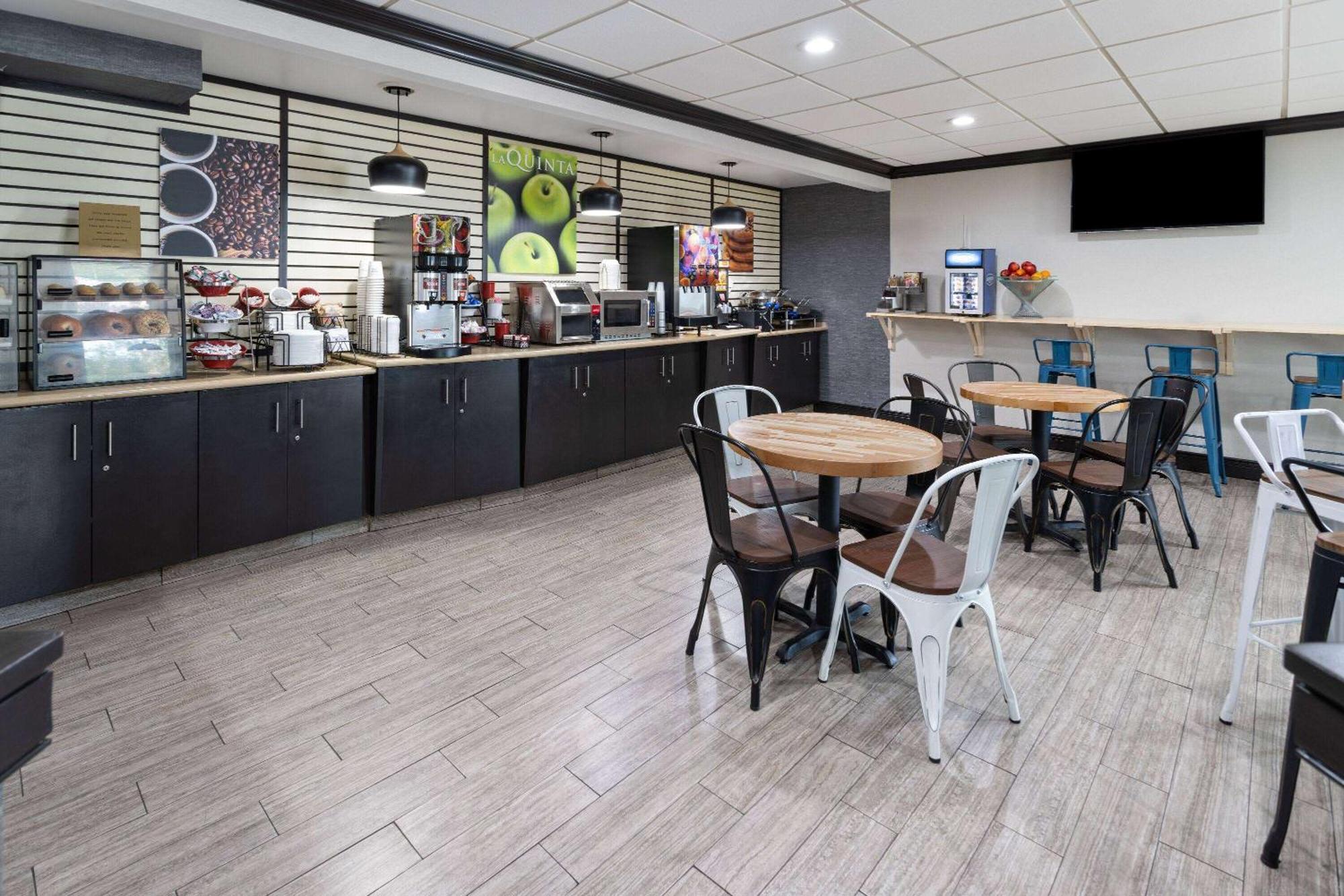 La Quinta Inn By Wyndham Buffalo Airport Уильямсвилл Экстерьер фото