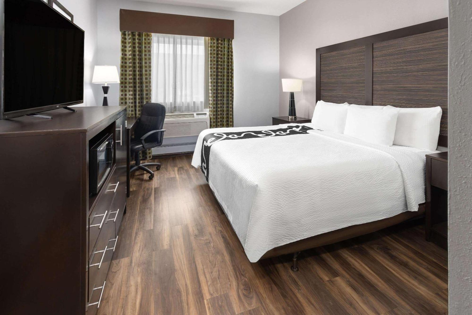 La Quinta Inn By Wyndham Buffalo Airport Уильямсвилл Экстерьер фото