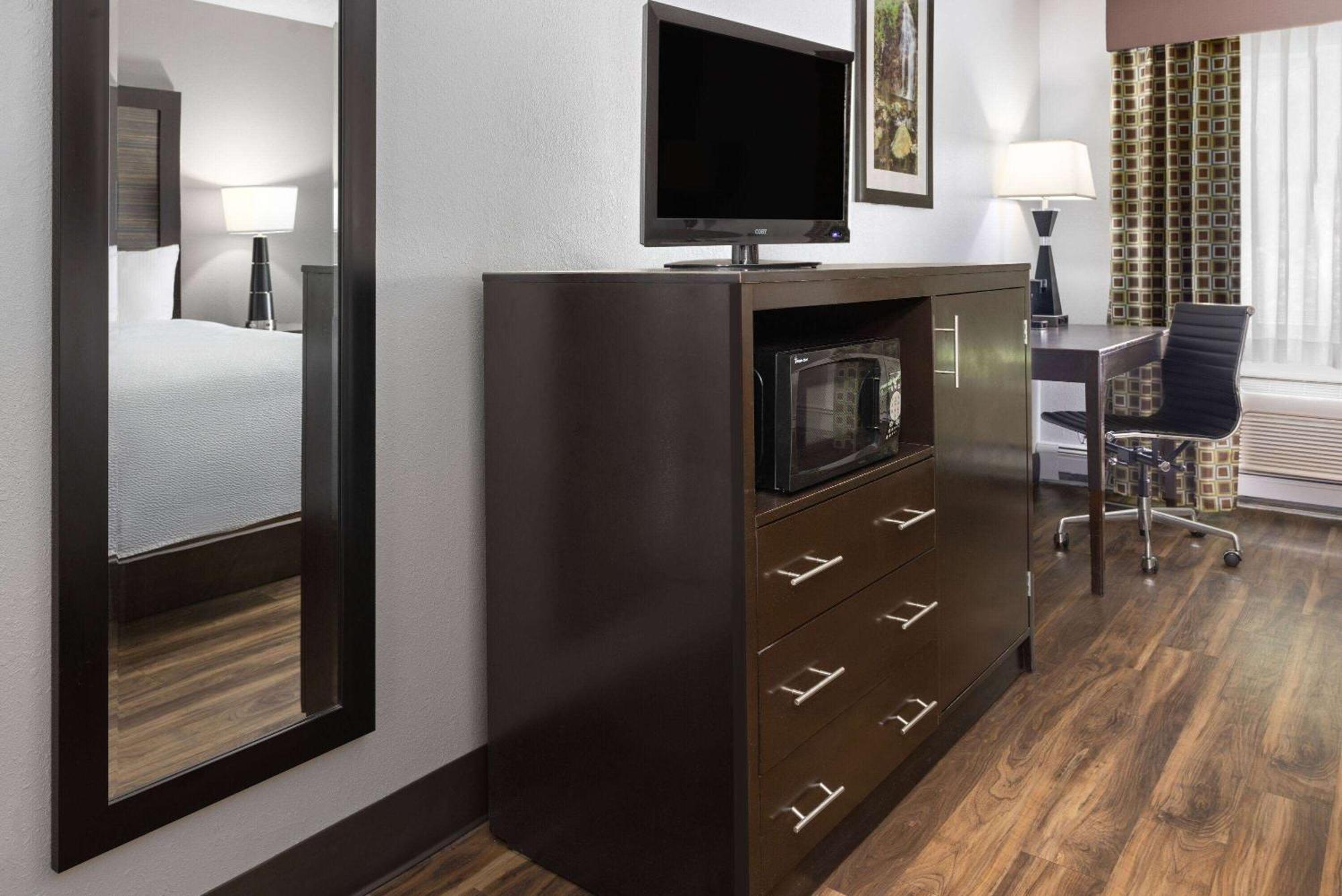 La Quinta Inn By Wyndham Buffalo Airport Уильямсвилл Экстерьер фото