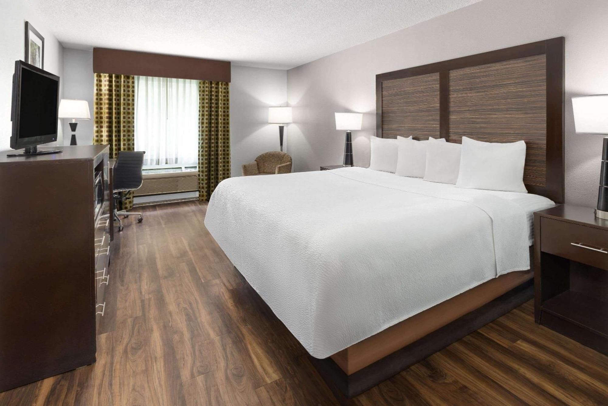 La Quinta Inn By Wyndham Buffalo Airport Уильямсвилл Экстерьер фото