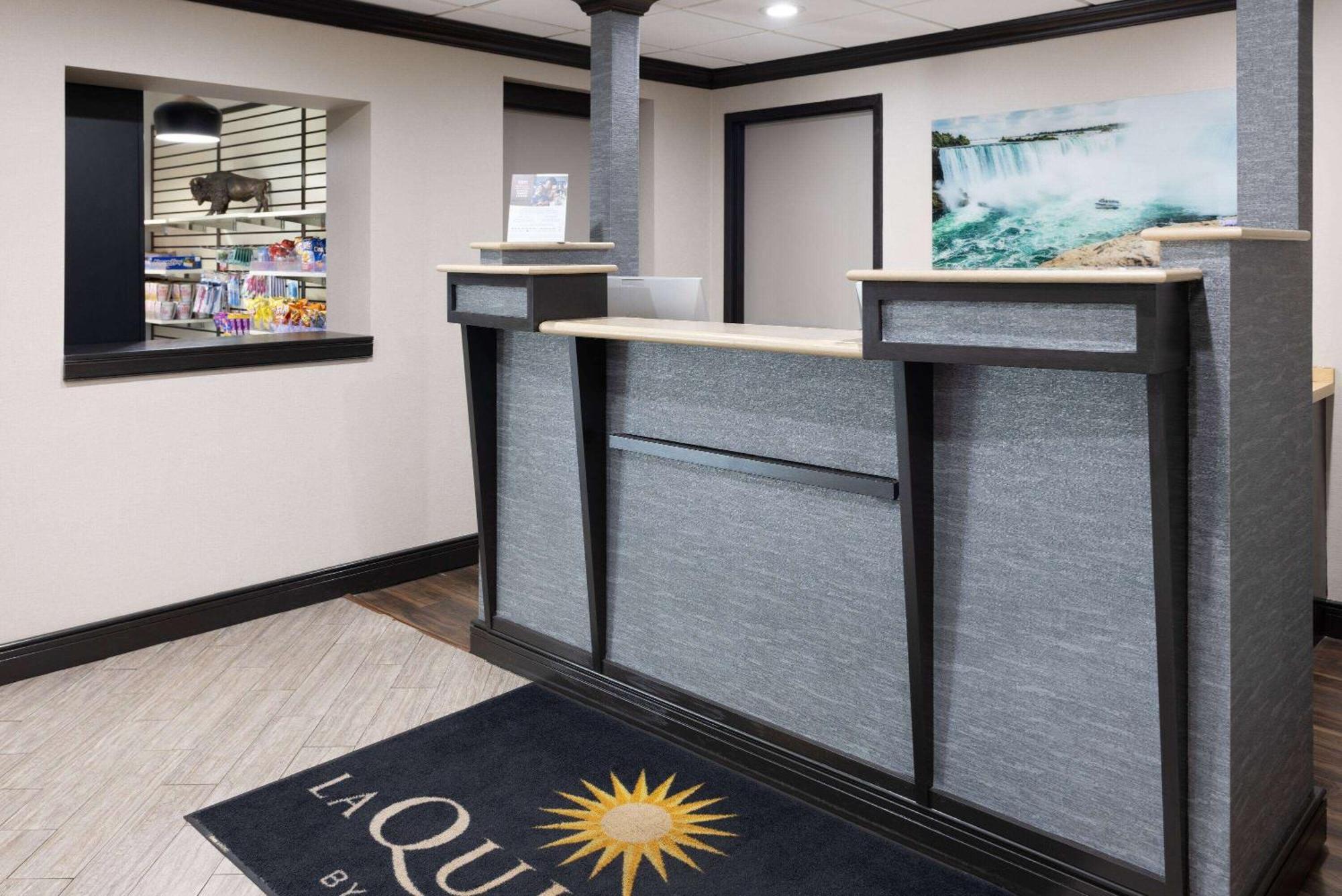 La Quinta Inn By Wyndham Buffalo Airport Уильямсвилл Экстерьер фото